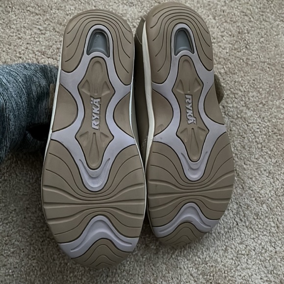 Ryka T Strap walking shoes - Picture 9 of 11